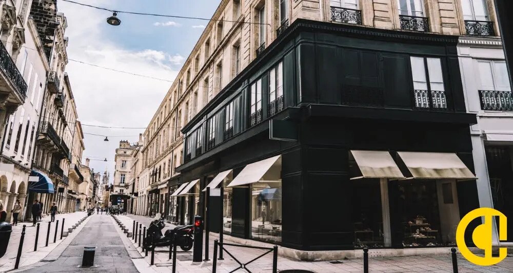 Retail in Lyon to rent Building Photo- Image 1 of 2