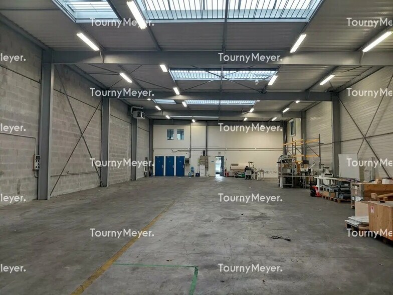 Light Industrial in La Chapelle-sur-Erdre to rent - Interior Photo - Image 3 of 10