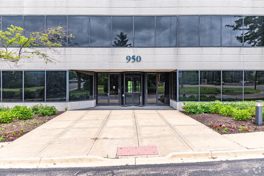 950 Warrenville Rd, Lisle, IL for sale - Building Photo - Image 3 of 5