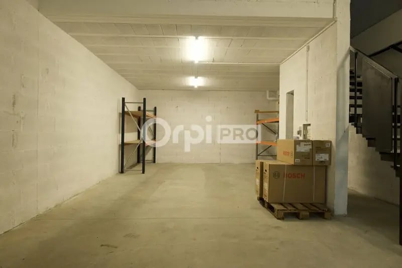 388 Avenue Charles De Gaulle, Vénissieux to rent - Interior Photo - Image 2 of 19