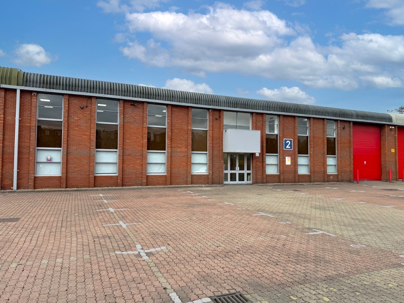 Heathlands Clos, Twickenham to rent Building Photo- Image 1 of 4