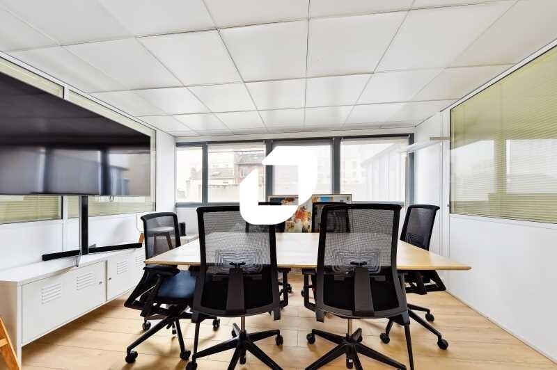 Office in Clichy to rent - Interior Photo - Image 2 of 5