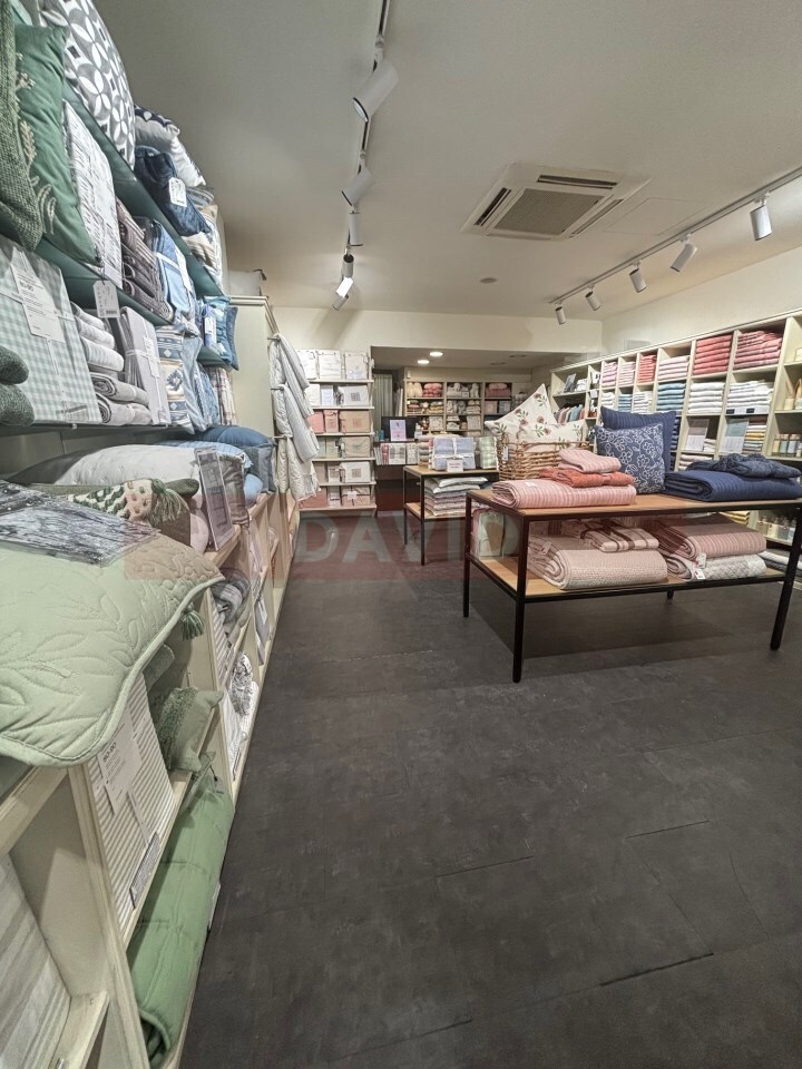 Retail in Barcelona, Barcelona to rent Interior Photo- Image 1 of 3