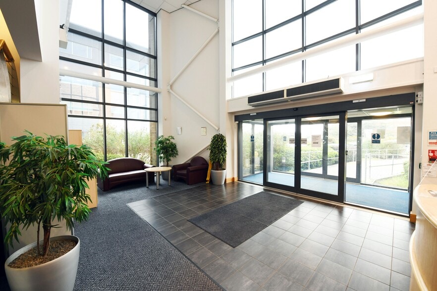 Discovery House, Eliot Business Park, Nuneaton to rent - Interior Photo - Image 3 of 24