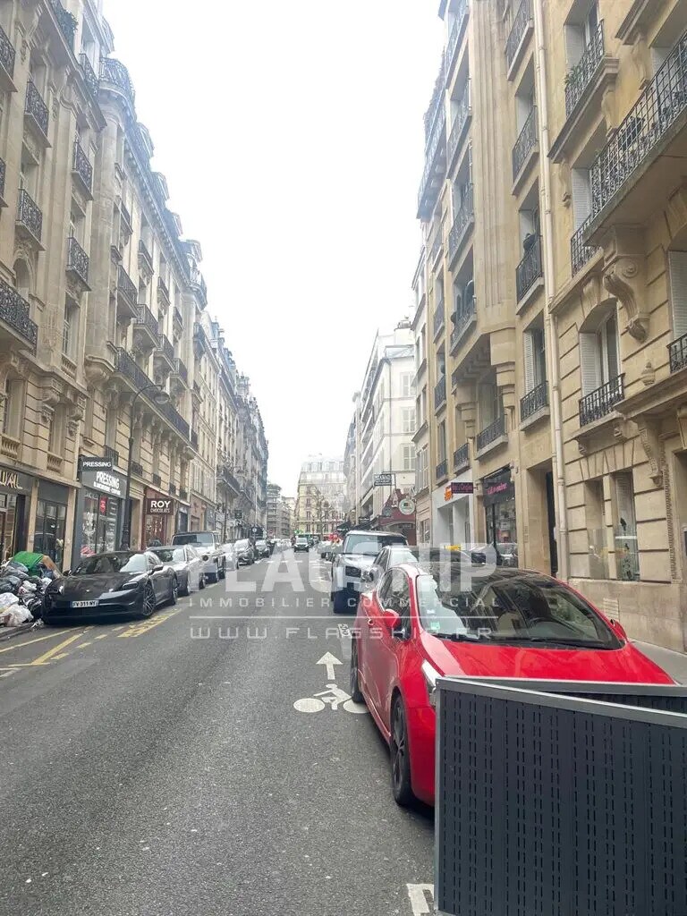 Location Commerce 183 m² - Photo 1