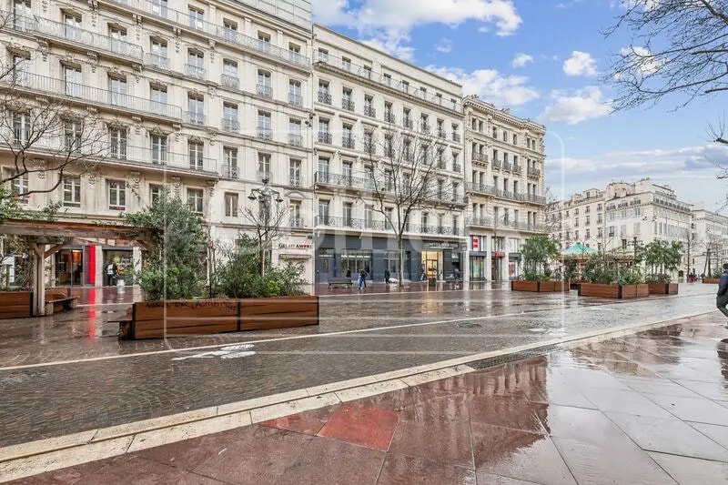 Retail in Marseille to rent Building Photo- Image 1 of 15