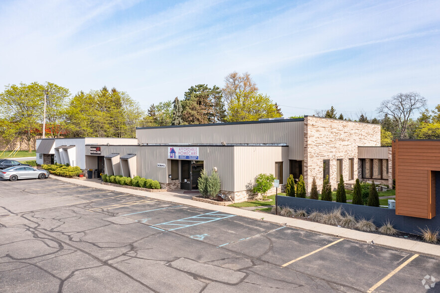 30640-30680 W 12 Mile Rd, Farmington Hills, MI for sale - Building Photo - Image 2 of 3