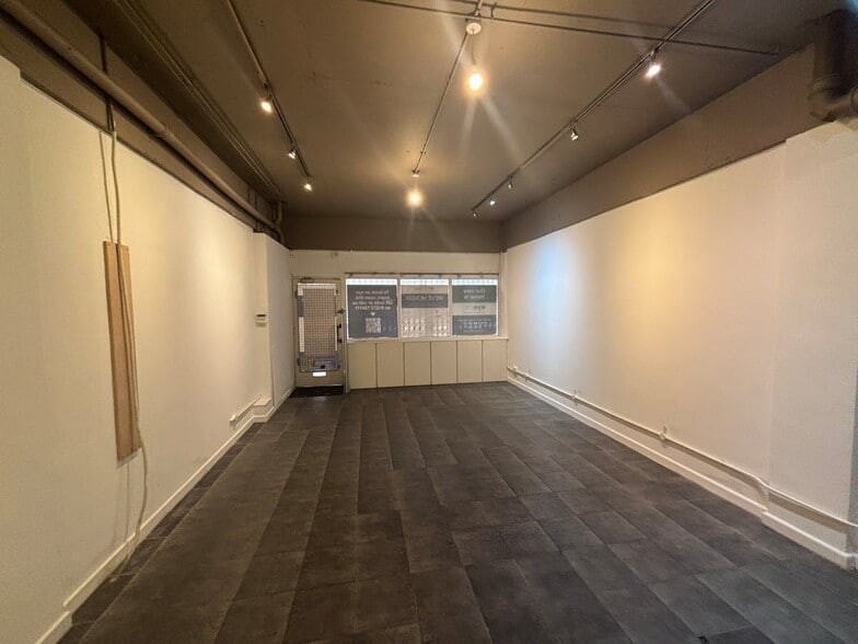 1-12 Hanningtons Ln, Brighton to rent - Building Photo - Image 2 of 9