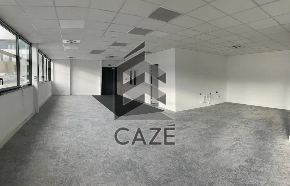 Office in Pessac to rent Interior Photo- Image 1 of 9