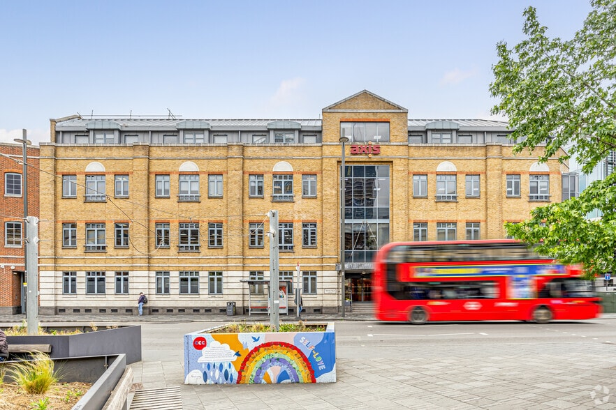 3 Tramway Ave, London to rent - Building Photo - Image 3 of 3