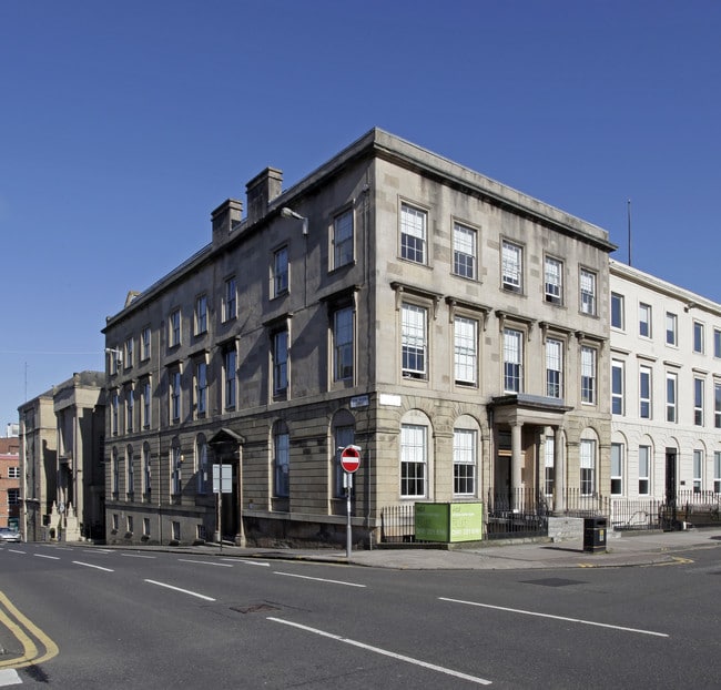 More details for 21 Blythswood Sq, Glasgow - Retail to Rent
