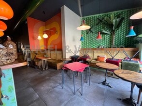 Retail in Barcelona, Barcelona to rent Interior Photo- Image 2 of 6