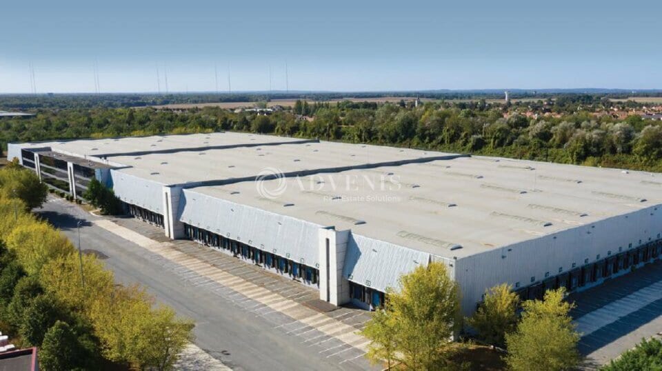 Industrial in Savigny-le-Temple to rent - Building Photo - Image 1 of 4