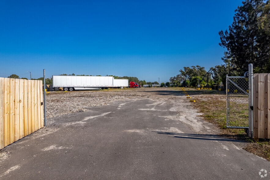 700 40th St S, Saint Petersburg, FL for rent - Building Photo - Image 3 of 15