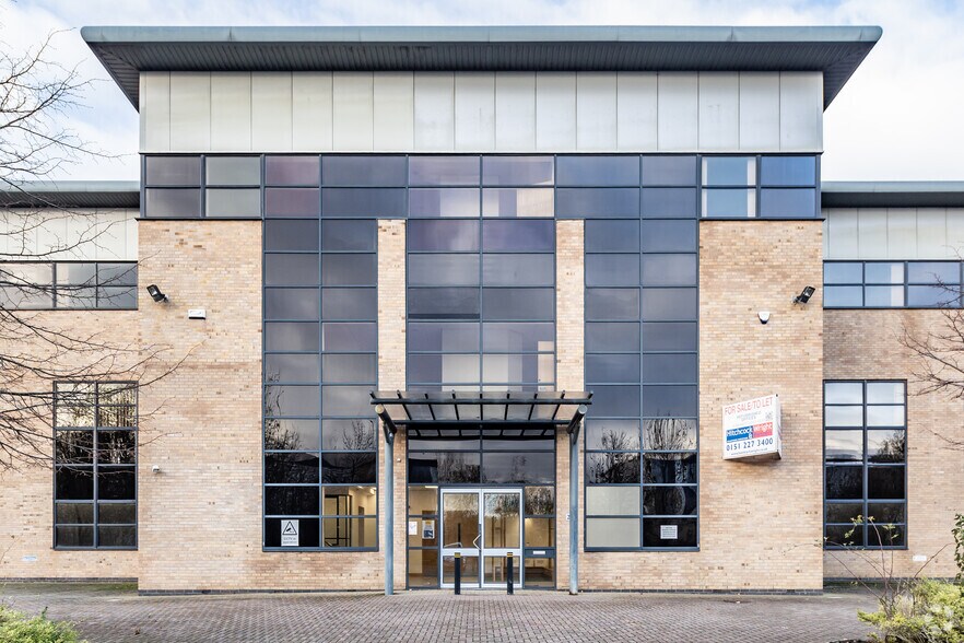 Hurricane Dr, Liverpool to rent - Building Photo - Image 2 of 3