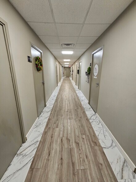 35 E Elizabeth Ave, Bethlehem, PA to rent - Interior Photo - Image 2 of 4