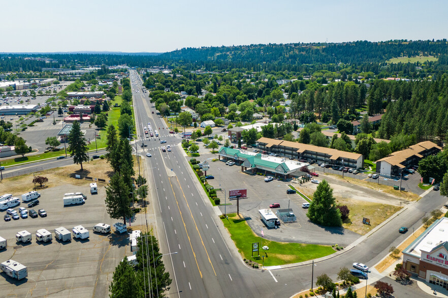 10413 Newport Highway, Spokane, WA for rent - Primary Photo - Image 1 of 3