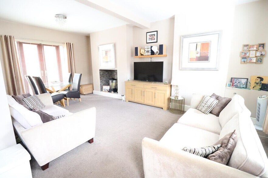 215 North Rd, Manchester for sale - Building Photo - Image 3 of 28