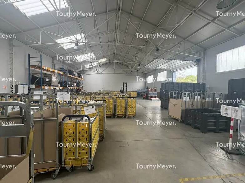 Industrial in Toulouse to rent - Building Photo - Image 3 of 12