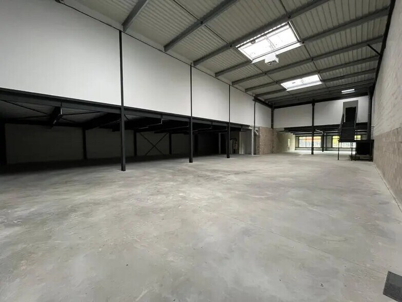 Light Industrial in Gennevilliers to rent - Interior Photo - Image 1 of 5