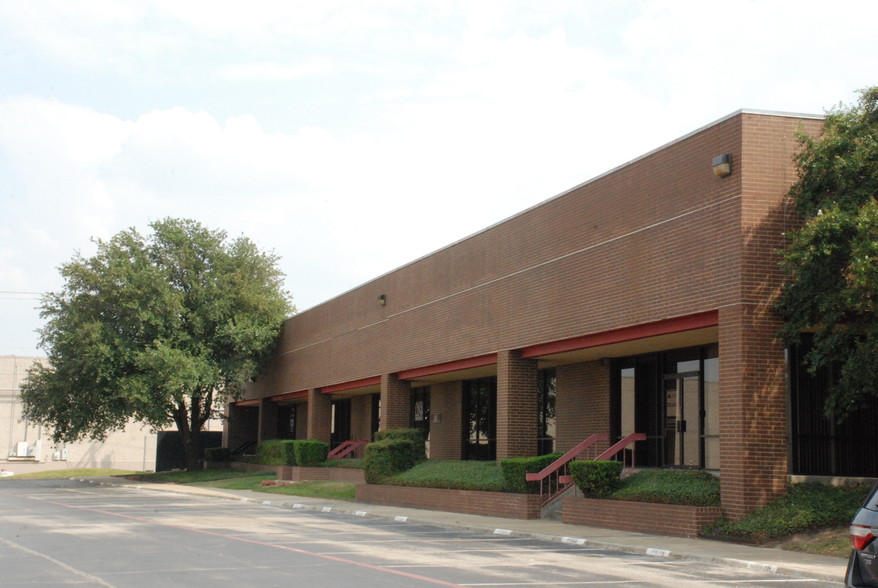 2010-2044 N State Highway 360, Grand Prairie, TX for rent - Building Photo - Image 1 of 9