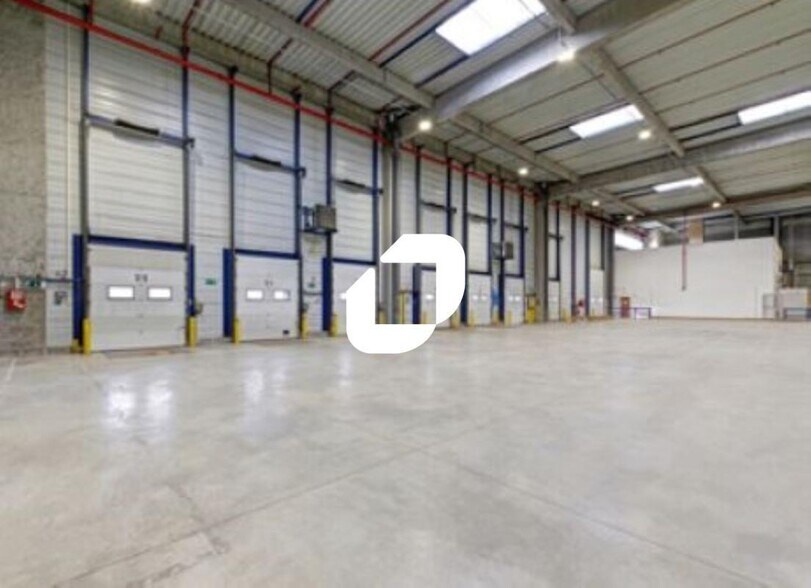 Industrial in Marly-la-Ville to rent - Interior Photo - Image 2 of 9