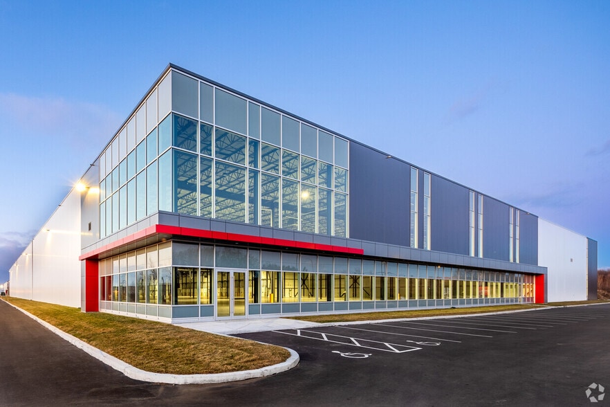 1075 Boul Bd Gérard-Cadieux, Salaberry-de-valleyfield, QC for sale - Building Photo - Image 1 of 6