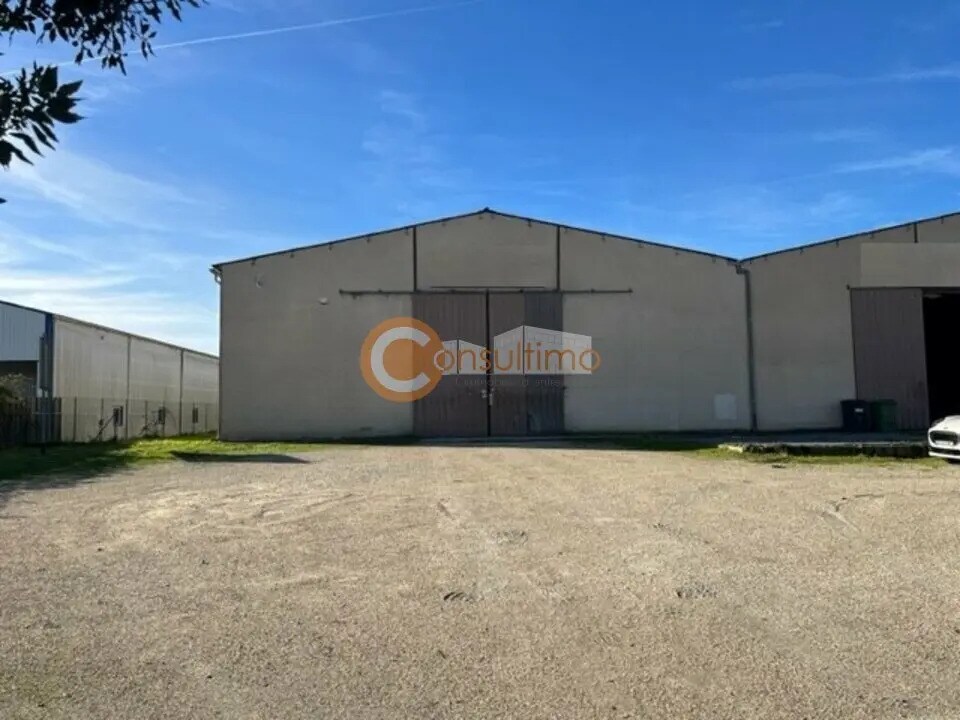 Light Industrial in Carbon-Blanc to rent Building Photo- Image 1 of 2