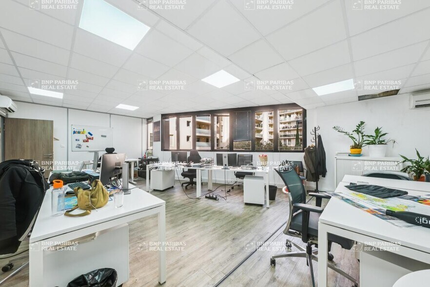 Office in Marseille to rent - Building Photo - Image 3 of 16