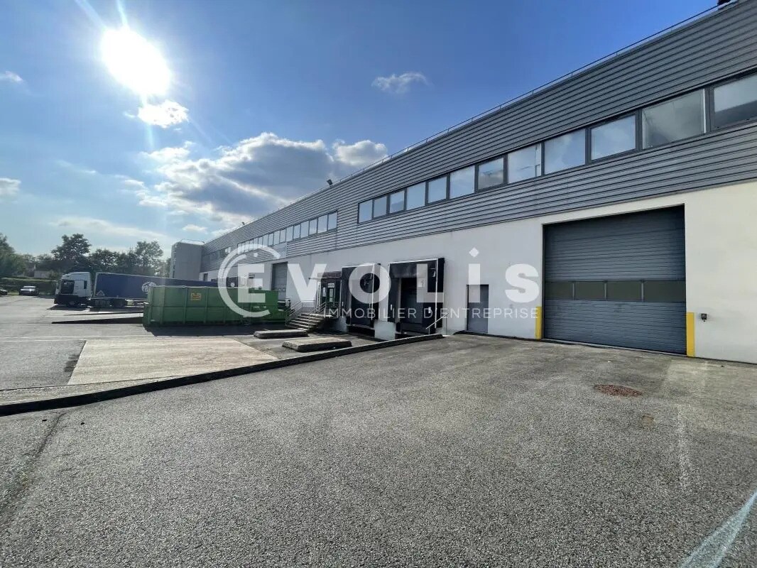 Industrial in Lieusaint to rent Building Photo- Image 1 of 11