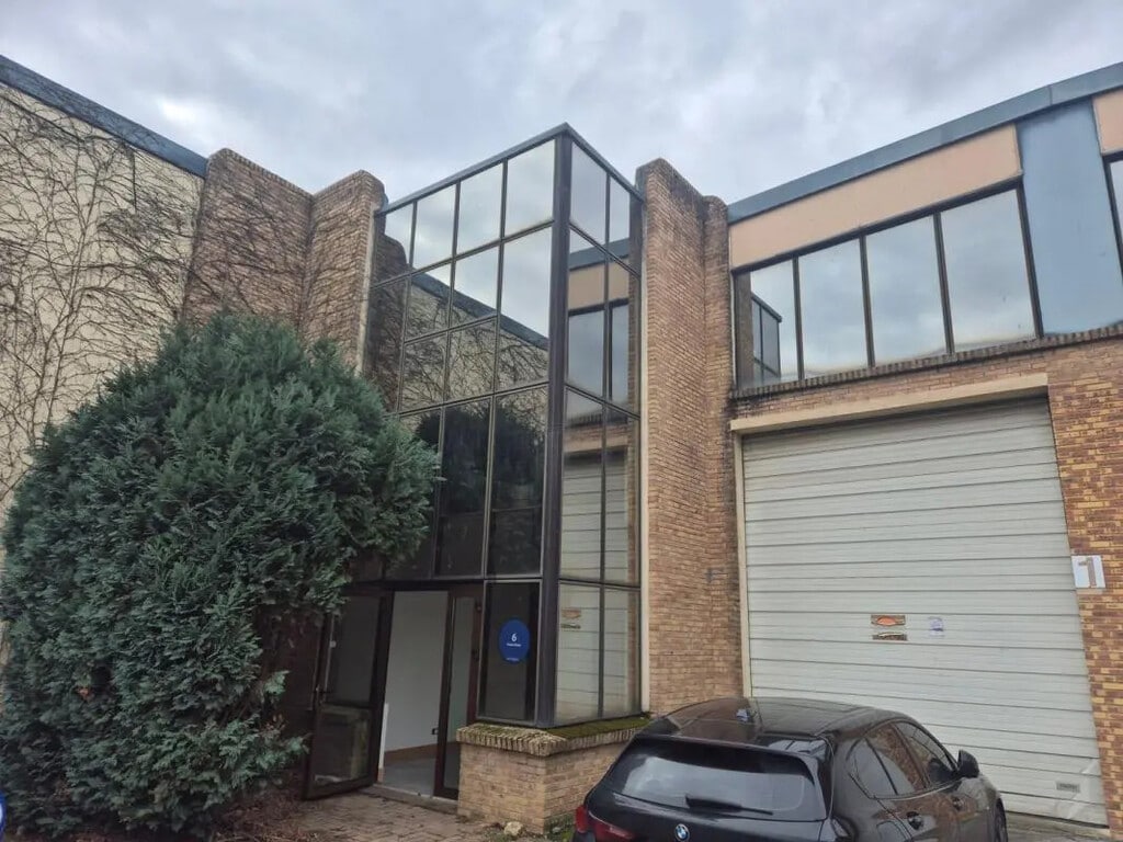 Location Entrepôt 223 m² à 356 m² - Photo 1