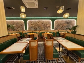 Retail in Madrid, Madrid to rent Interior Photo- Image 2 of 11