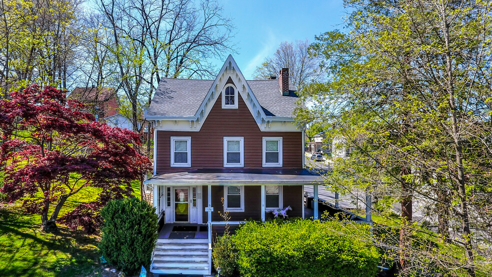 176 Greenwich Ave, Goshen, NY for sale - Building Photo - Image 1 of 3