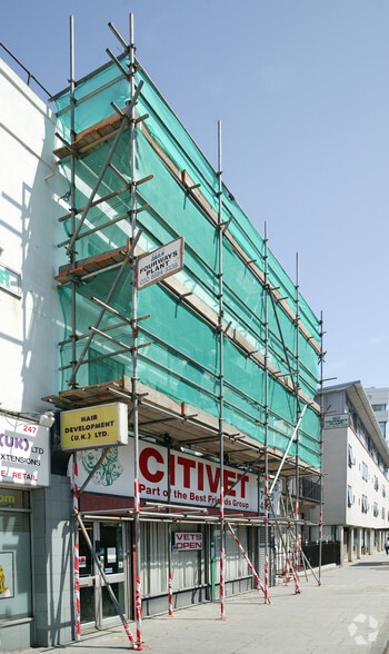 249-251 Mile End Rd, London to rent - Building Photo - Image 3 of 3