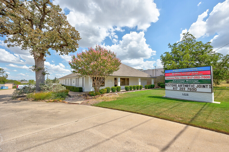 1228 Precinct Line Rd, Hurst, TX for sale - Building Photo - Image 1 of 7