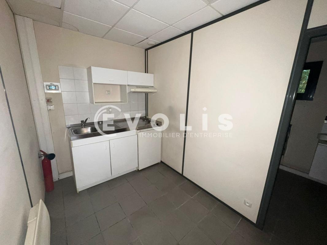 Light Industrial in Saint-Quentin-Fallavier for sale Interior Photo- Image 1 of 8