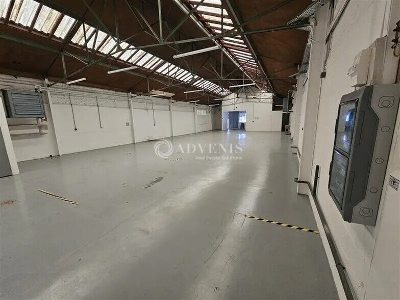 Light Industrial in Villeneuve-Saint-Georges to rent - Interior Photo - Image 2 of 6