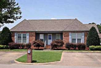 1814 Executive Sq, Jonesboro, AR for rent Primary Photo- Image 1 of 2