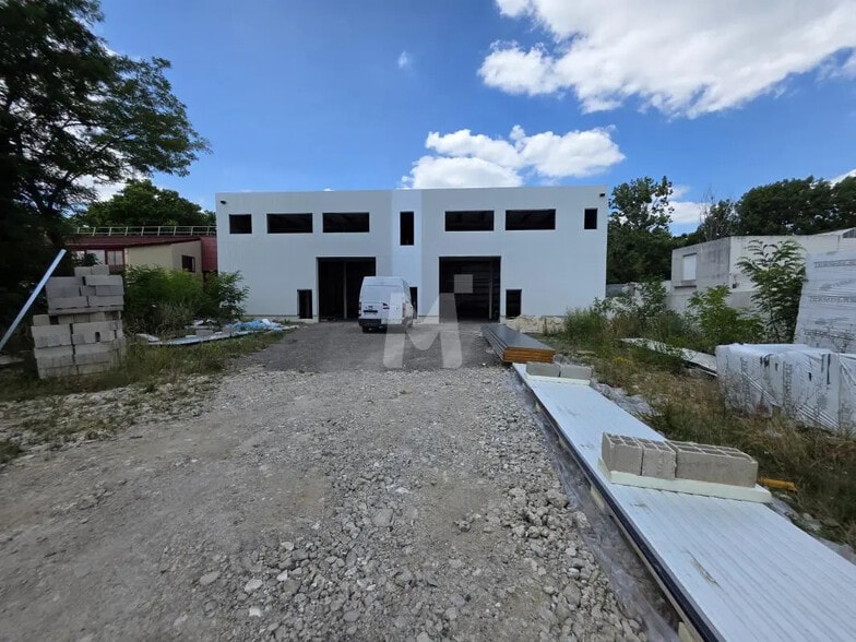 Light Industrial in Bondoufle to rent - Construction Photo - Image 2 of 8