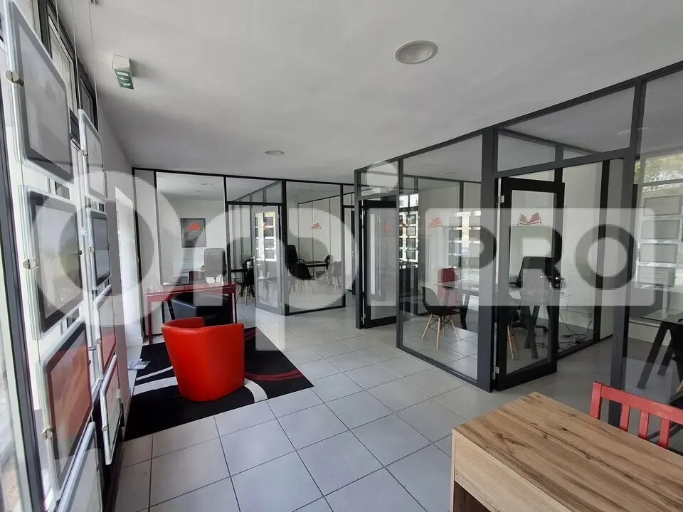 Location Commerce 87 m² - Photo 1
