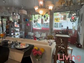 Retail in Alcalá de Henares, Madrid to rent - Commercial Listing Video 