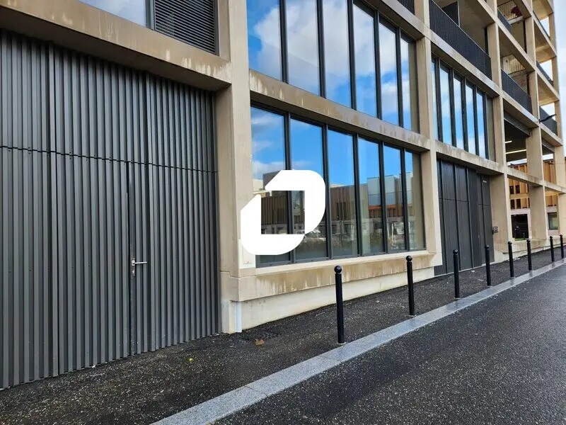 Light Industrial in Bordeaux for sale Building Photo- Image 1 of 21