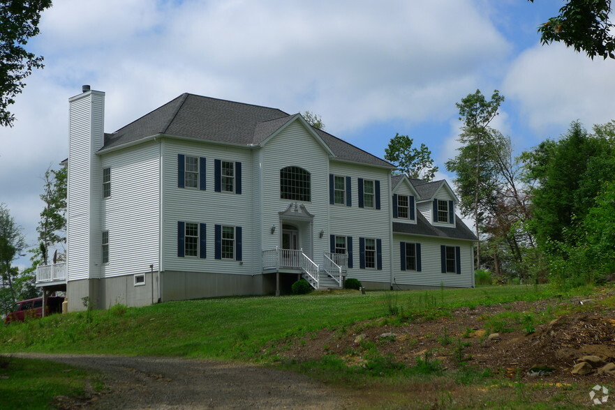 245 E Old Sturbridge Rd, Brimfield, MA for rent - Primary Photo - Image 1 of 2