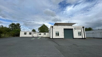 Oak Dr, Hartlebury to rent Building Photo- Image 1 of 4