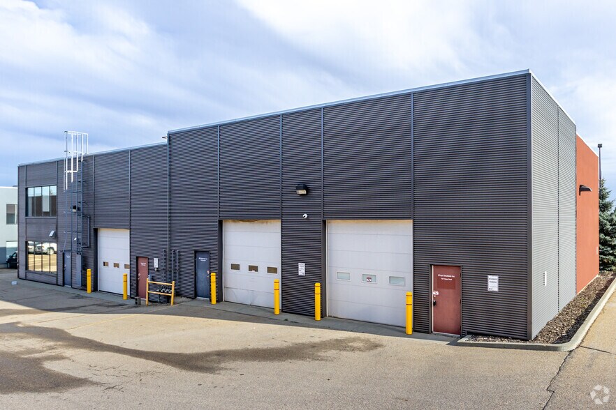 7327 Roper Rd NW, Edmonton, AB to rent - Building Photo - Image 2 of 2