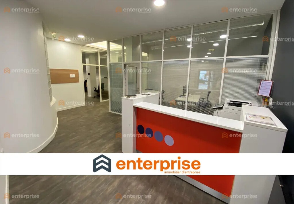 Location Bureaux 300 m² - Photo 1
