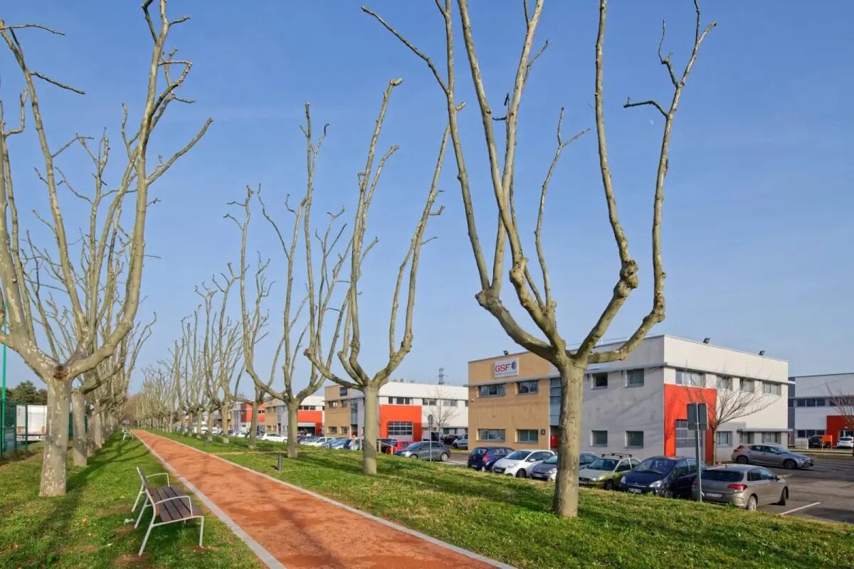 Light Industrial in Saint-Priest to rent Building Photo- Image 1 of 19