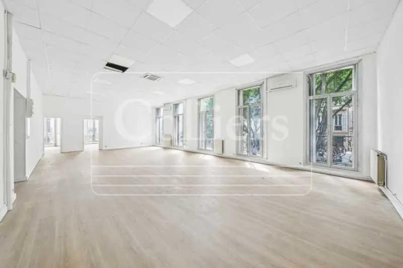 Office in Marseille to rent - Building Photo - Image 2 of 11