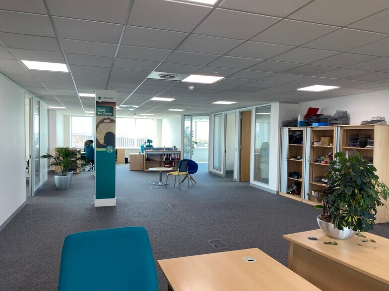 Church Rd, Haywards Heath to rent - Interior Photo - Image 2 of 7