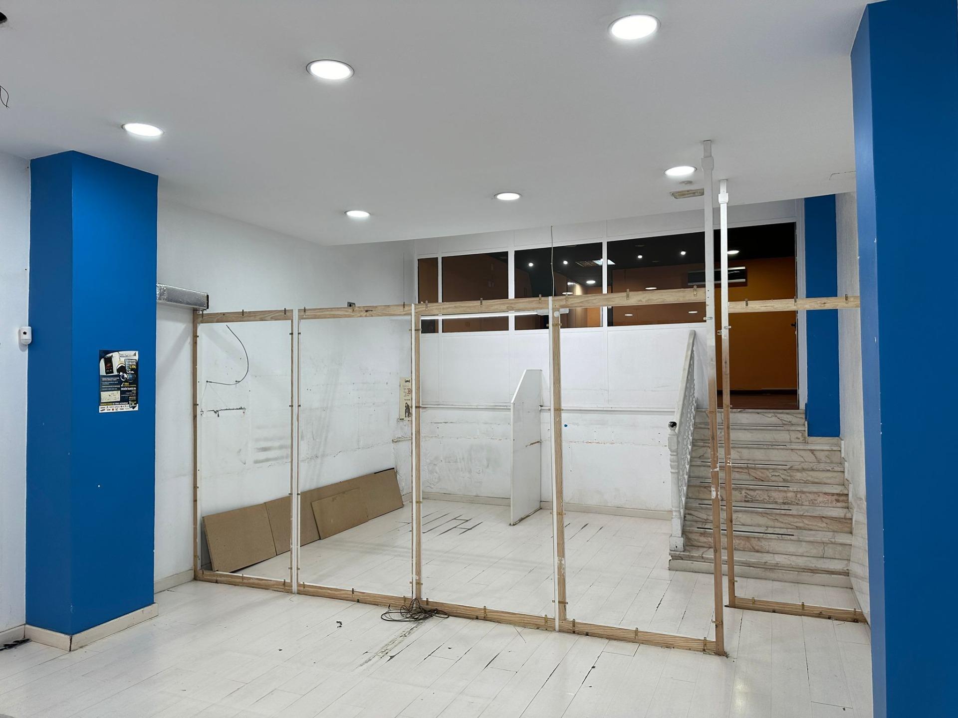 Retail in Cáceres, Cáceres to rent Interior Photo- Image 1 of 8